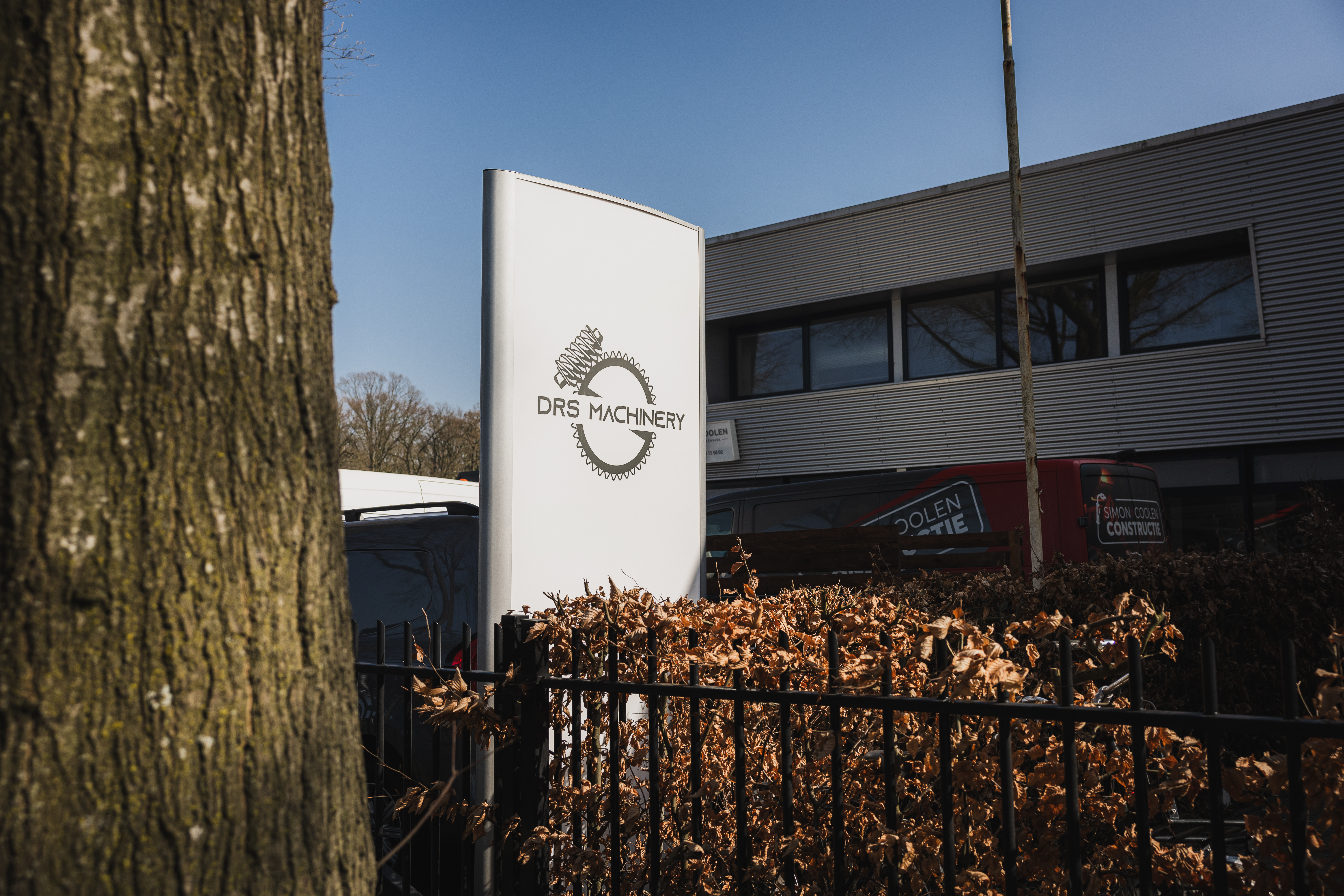 DRS Machinery bord met logo